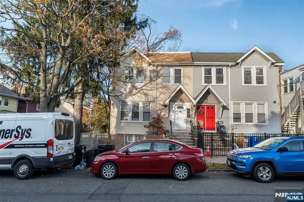 28 11th AVE, East Orange, NJ 07018