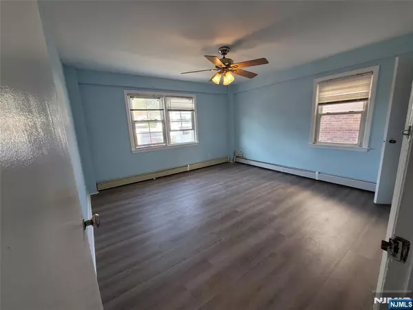 Kearny, NJ 07032,772 Devon ST #2