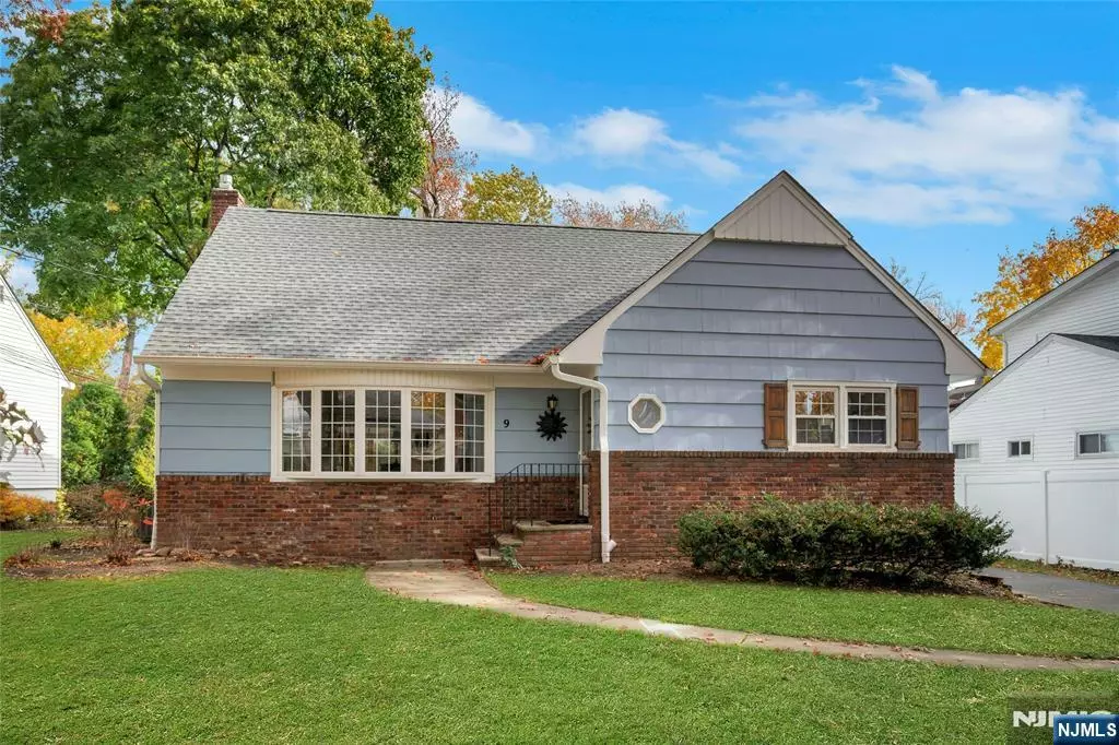 Glen Ridge, NJ 07028,9 Glenfield RD