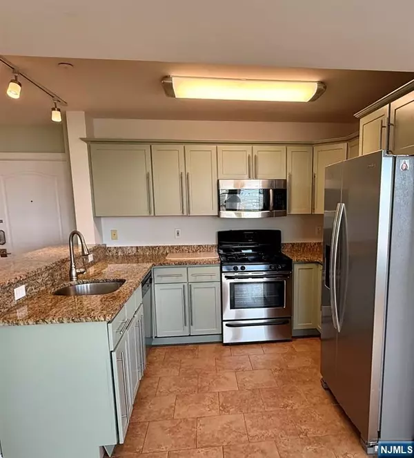 East Rutherford, NJ 07073,132 Union AVE #405A