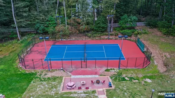 Saddle River, NJ 07458,91 Chestnut Ridge RD