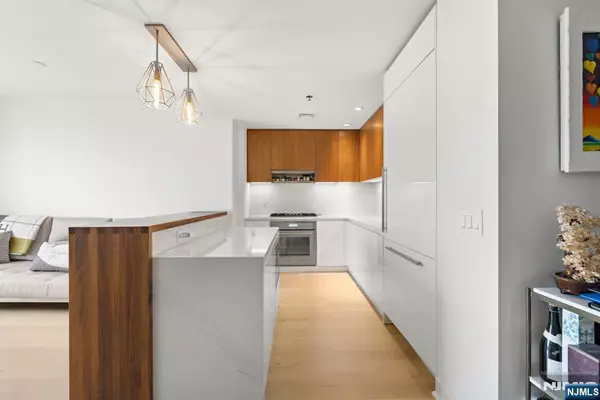 Hoboken, NJ 07030,1000 Maxwell LN #11I