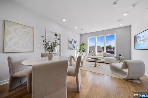 37 Farrand ST #PH405, Bloomfield, NJ 07003