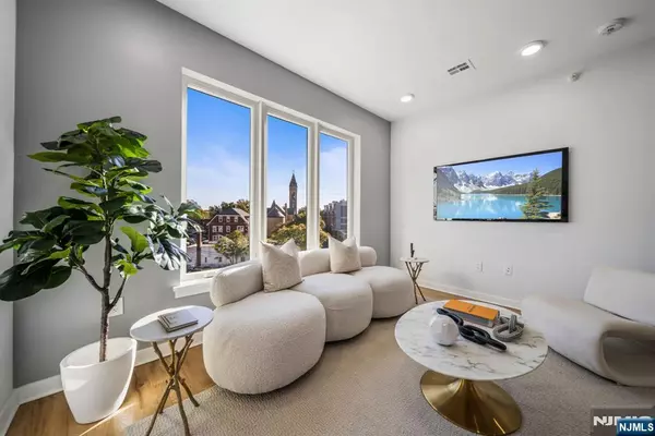 Bloomfield, NJ 07003,37 Farrand ST #PH405