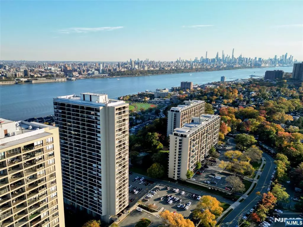 Fort Lee, NJ 07024,5 Horizon RD #311