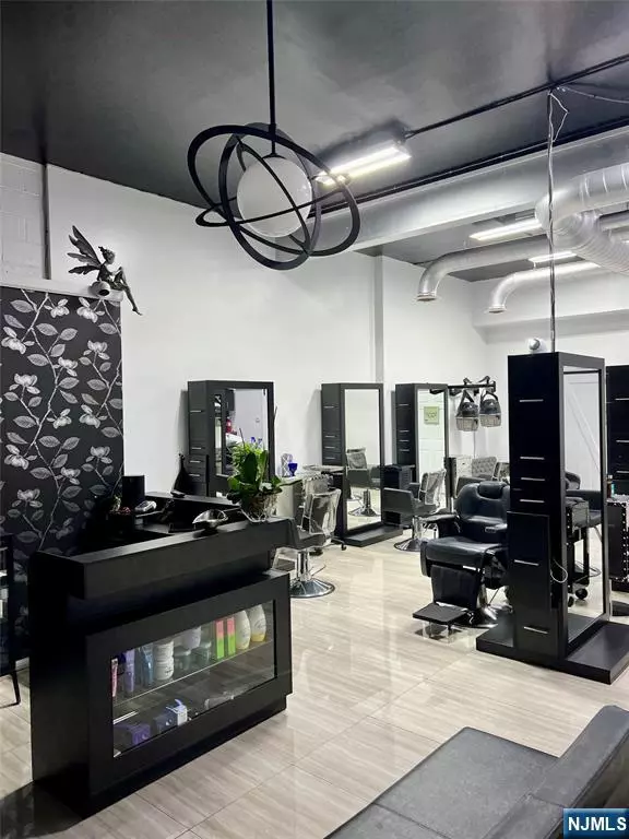 Clifton, NJ 07011,372 Lakeview AVE