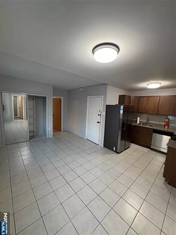 Jersey City, NJ 07306,226 Duncan AVE #2 R