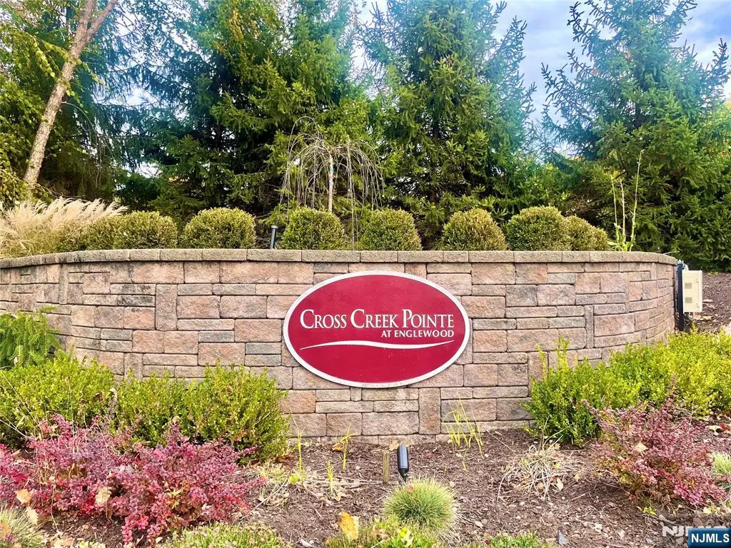 Englewood, NJ 07631,14 Regency CIR #14