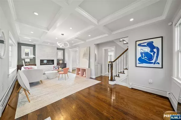 Teaneck, NJ 07666,282 Schley PL