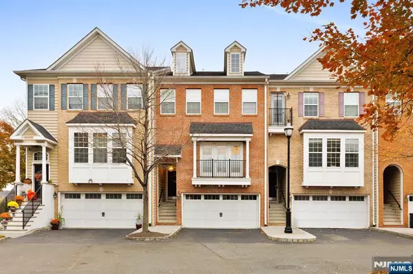 Secaucus, NJ 07094,27 Creekside CT