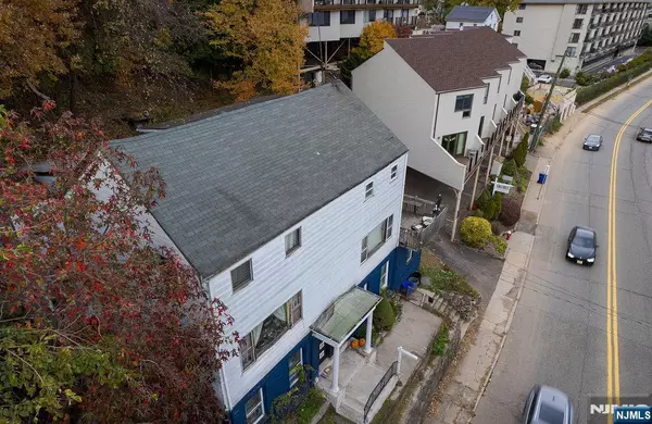 Edgewater, NJ 07070,1106-1108 River RD