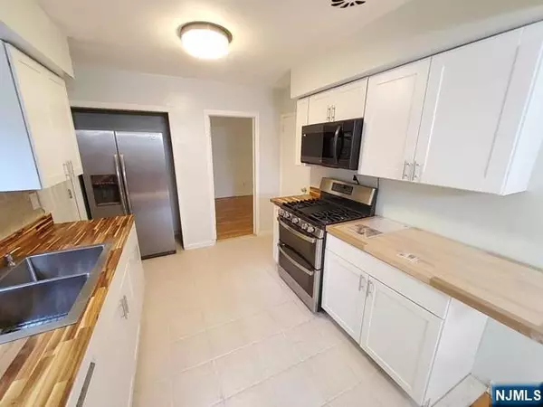 Demarest, NJ 07627,21 Glenwood AVE