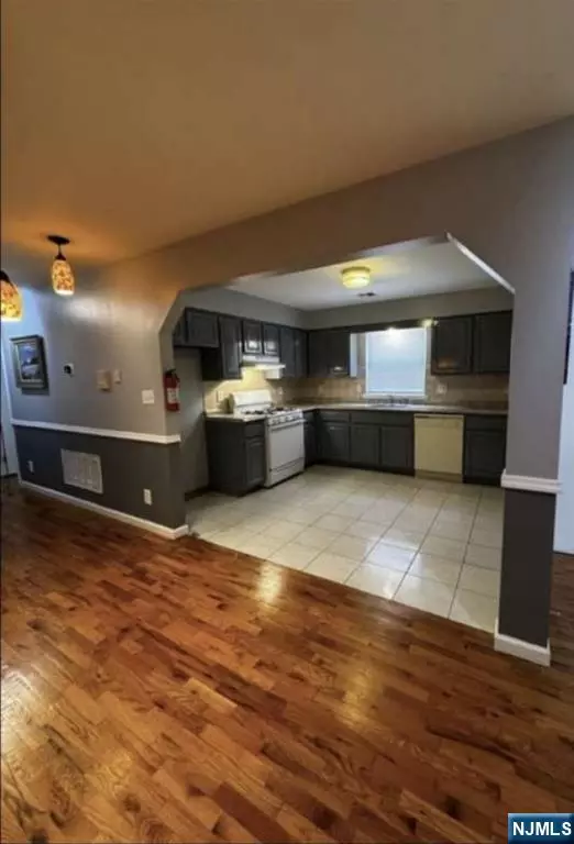 Newark, NJ 07112,29 Mapes AVE