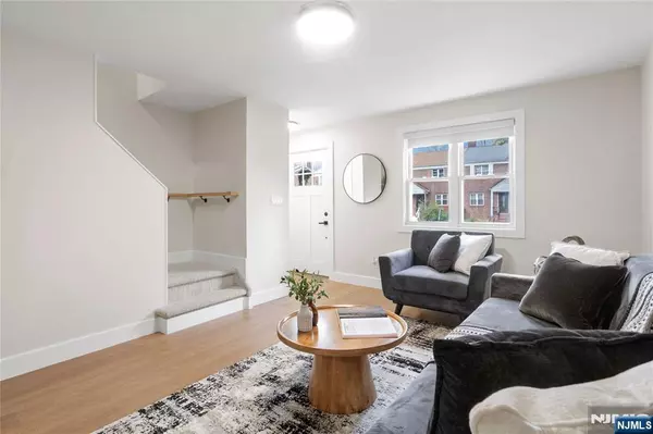 East Orange, NJ 07017,13 Melmore GDNS