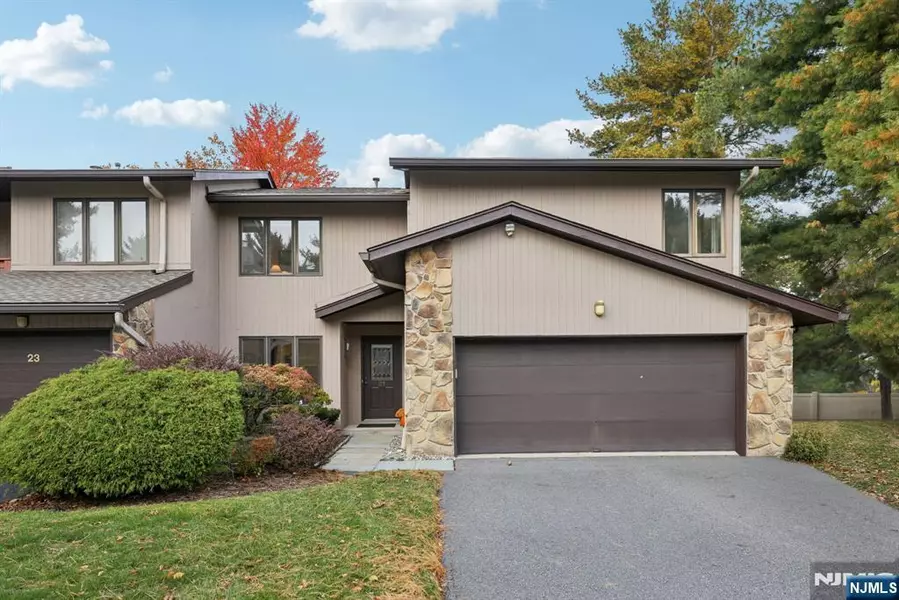 21 Cedar Wood TER, Woodland Park, NJ 07424
