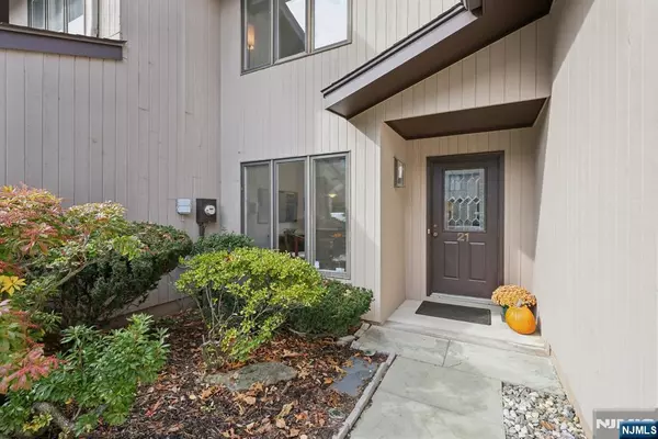 Woodland Park, NJ 07424,21 Cedar Wood TER