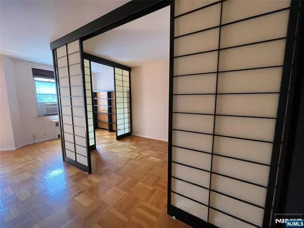 Fort Lee, NJ 07024,1450 PALISADE AVE #1F