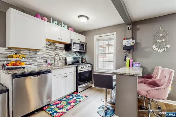 Manville, NJ 08835,20 8th AVE