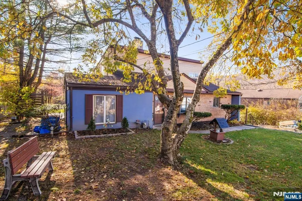 West Milford, NJ 07480,11 Bushwick LN