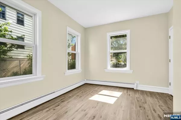 Irvington, NJ 07111,29-31 Brighton TER