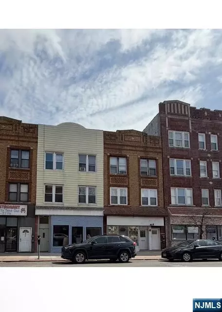 Bayonne, NJ 07002,872 Broadway