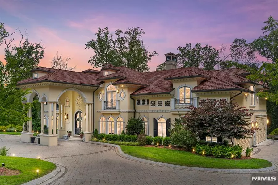 6 Burning Hollow RD, Saddle River, NJ 07458