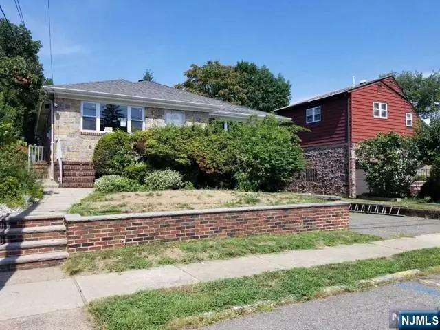 Fort Lee, NJ 07024,229 Mohegan WAY