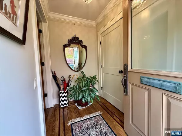 Tenafly, NJ 07670,12 Spruce ST