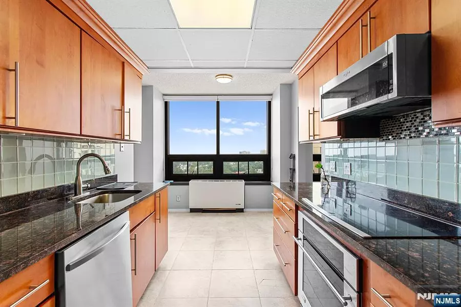 800 Palisade AVE #2007, Fort Lee, NJ 07024