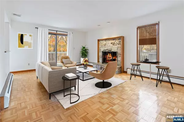 Westwood, NJ 07675,6 Yale PL