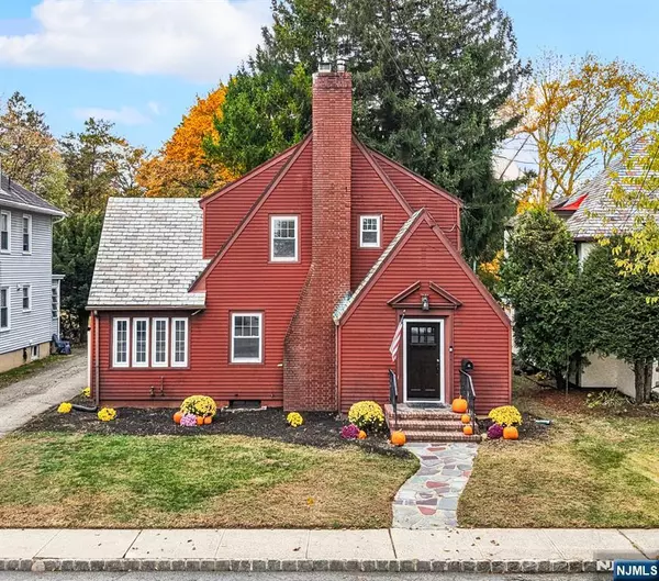 8 Elk AVE, Dover Town, NJ 07801