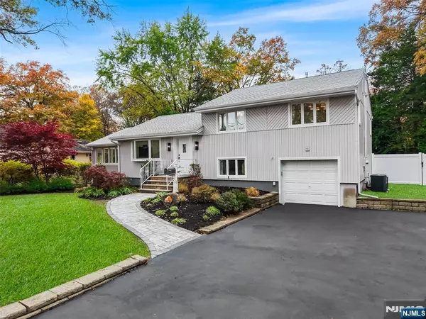 Ho-ho-kus, NJ 07423,7 Chestnut PL