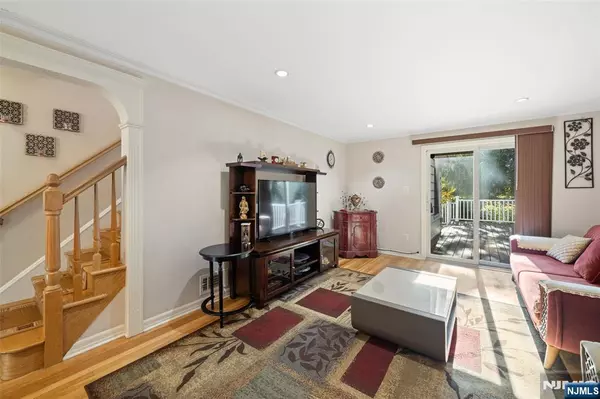 Clifton, NJ 07011,71 Fernwood CT