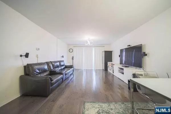 Fort Lee, NJ 07024,2100 Linwood AVE #17T