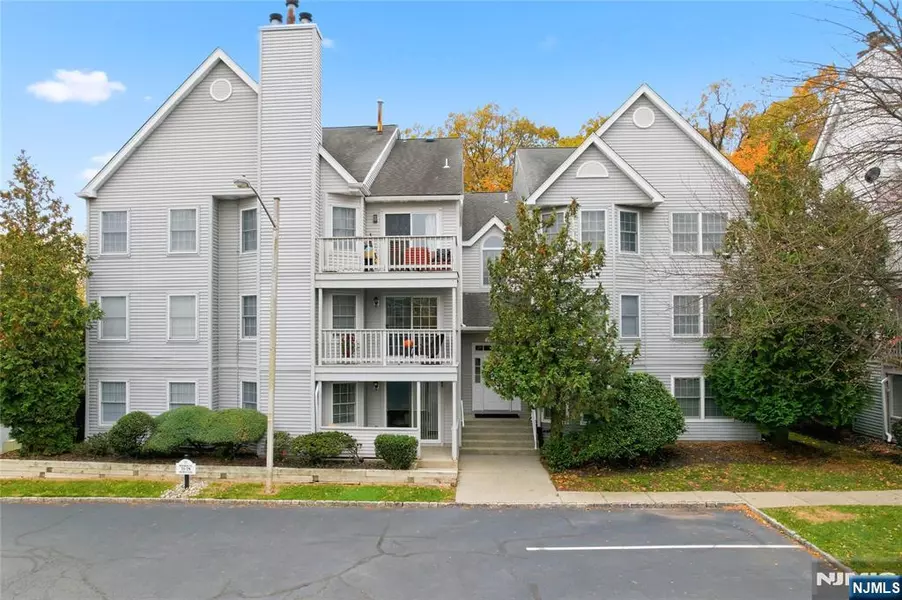 75 Quartz LN, Paterson, NJ 07501