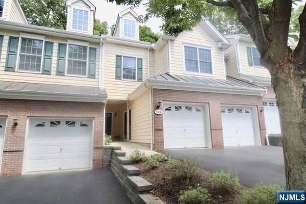 46 Pine Lake TER #T046, Westwood, NJ 07675