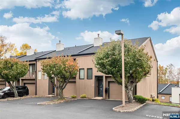 1146 Stephanie DR, Caldwell, NJ 07006