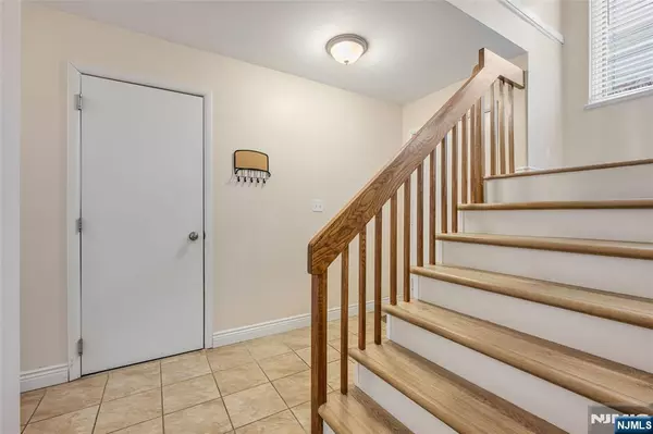 Caldwell, NJ 07006,1146 Stephanie DR