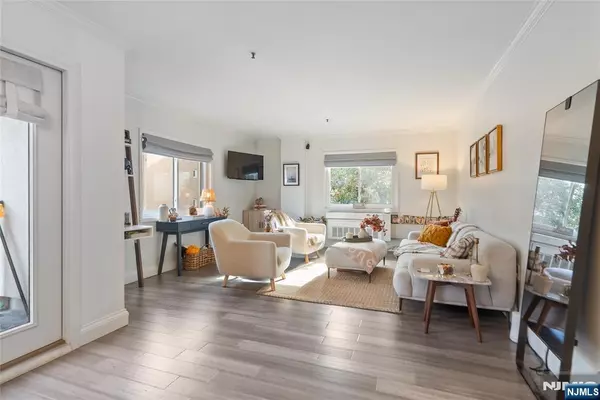 Jersey City, NJ 07302,476 Monmouth ST #203