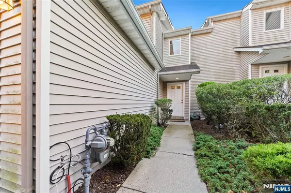 410 Heights DR #8, Haledon, NJ 07508