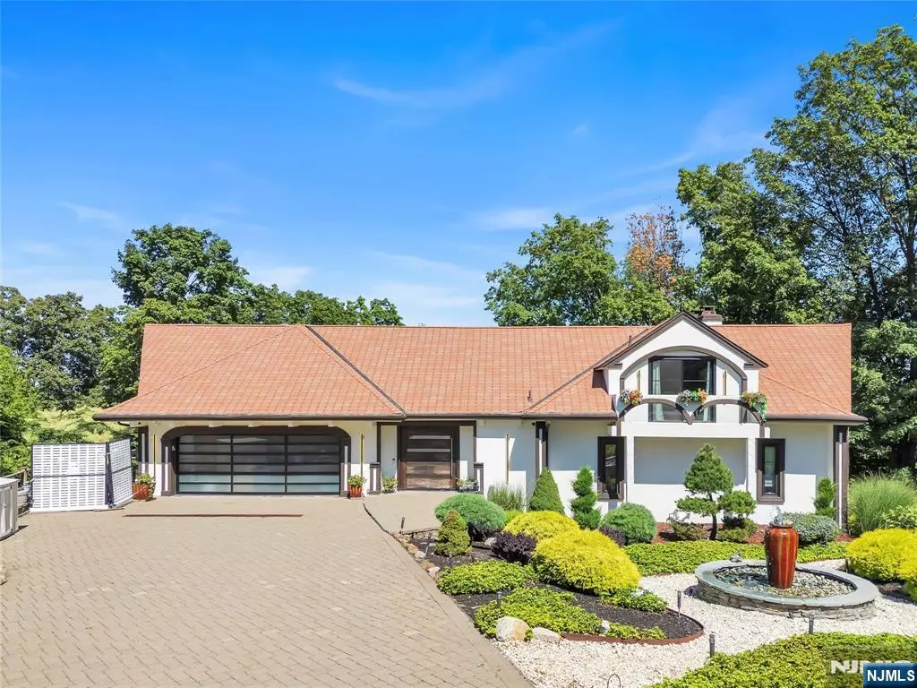 North Caldwell, NJ 07006,18 Fairview DR