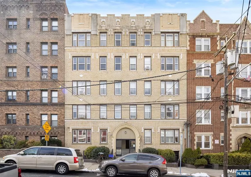 137 Kensington AVE #101, Jersey City, NJ 07304