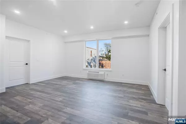 Union City, NJ 07087,521 10th ST #4