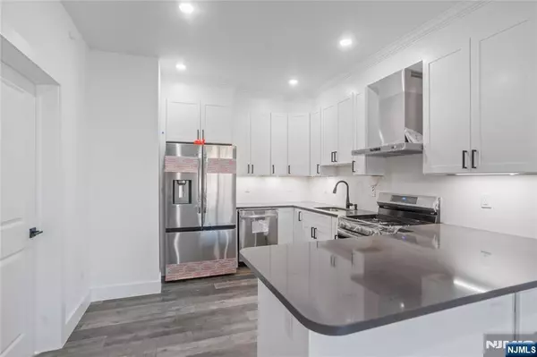 Union City, NJ 07087,521 10th ST #4