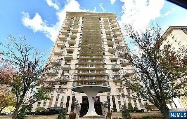 160 Overlook AVE #18D, Hackensack, NJ 07601