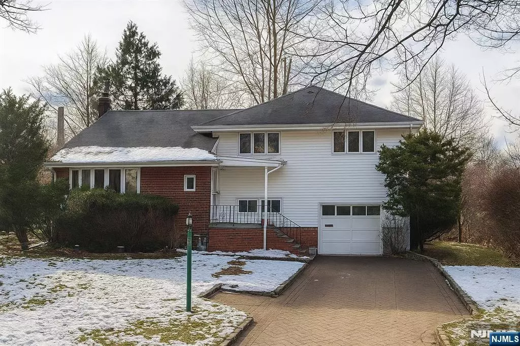 Cresskill, NJ 07626,10 Center ST