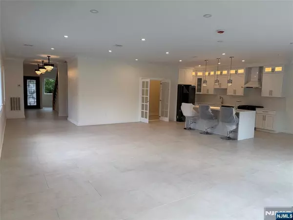 Little Ferry, NJ 07643,95 Redneck AVE