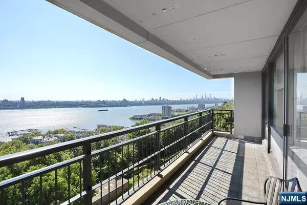 Fort Lee, NJ 07024,4 Horizon RD ##802