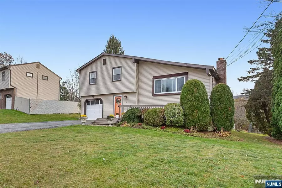 3 Hummingbird TRL, Vernon, NJ 07422