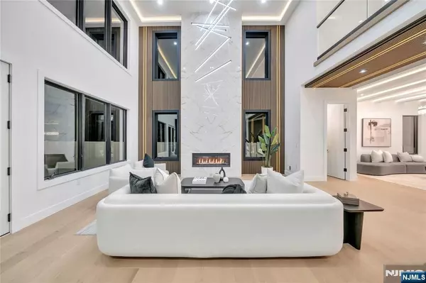 Paramus, NJ 07652,801 Godwin RD